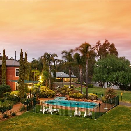 Clare Country Club Hotel Екстериор снимка