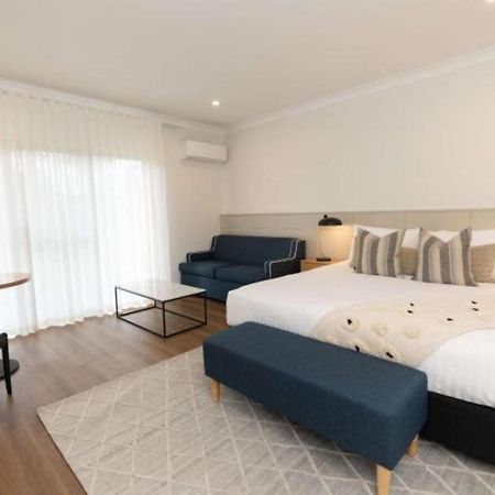 Clare Country Club Hotel Екстериор снимка