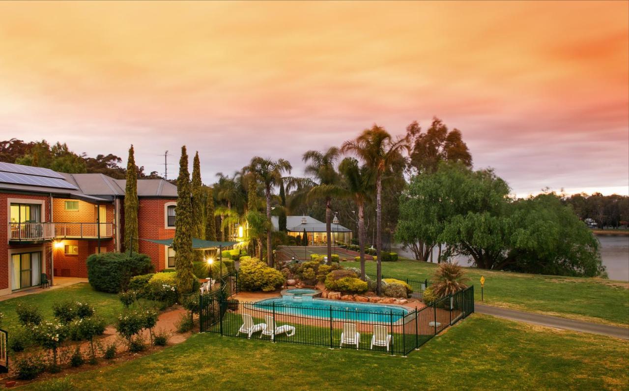 Clare Country Club Hotel Екстериор снимка