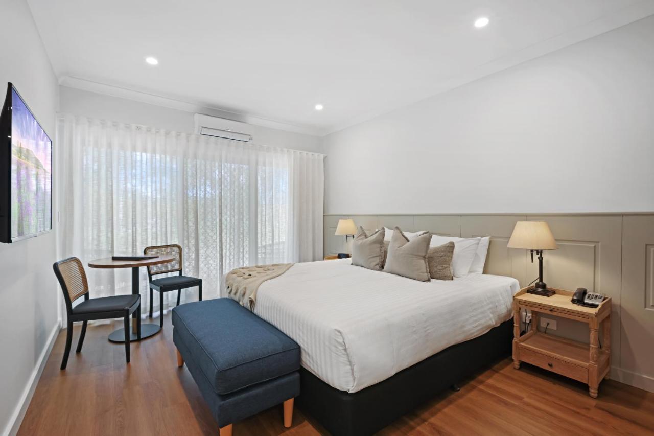 Clare Country Club Hotel Екстериор снимка