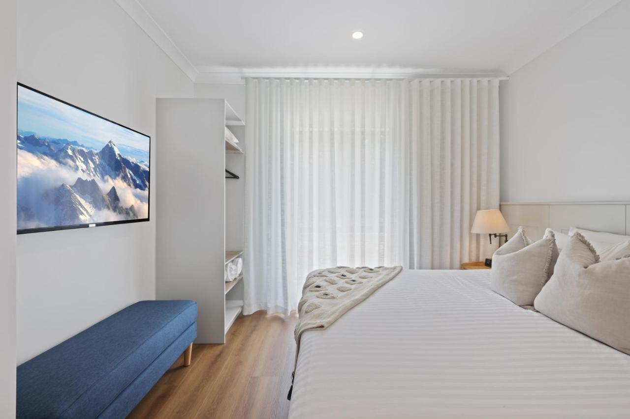 Clare Country Club Hotel Екстериор снимка