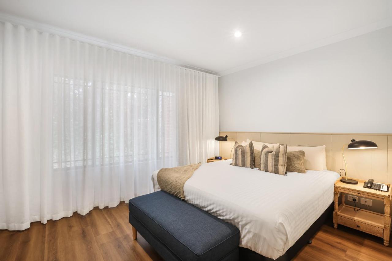 Clare Country Club Hotel Екстериор снимка