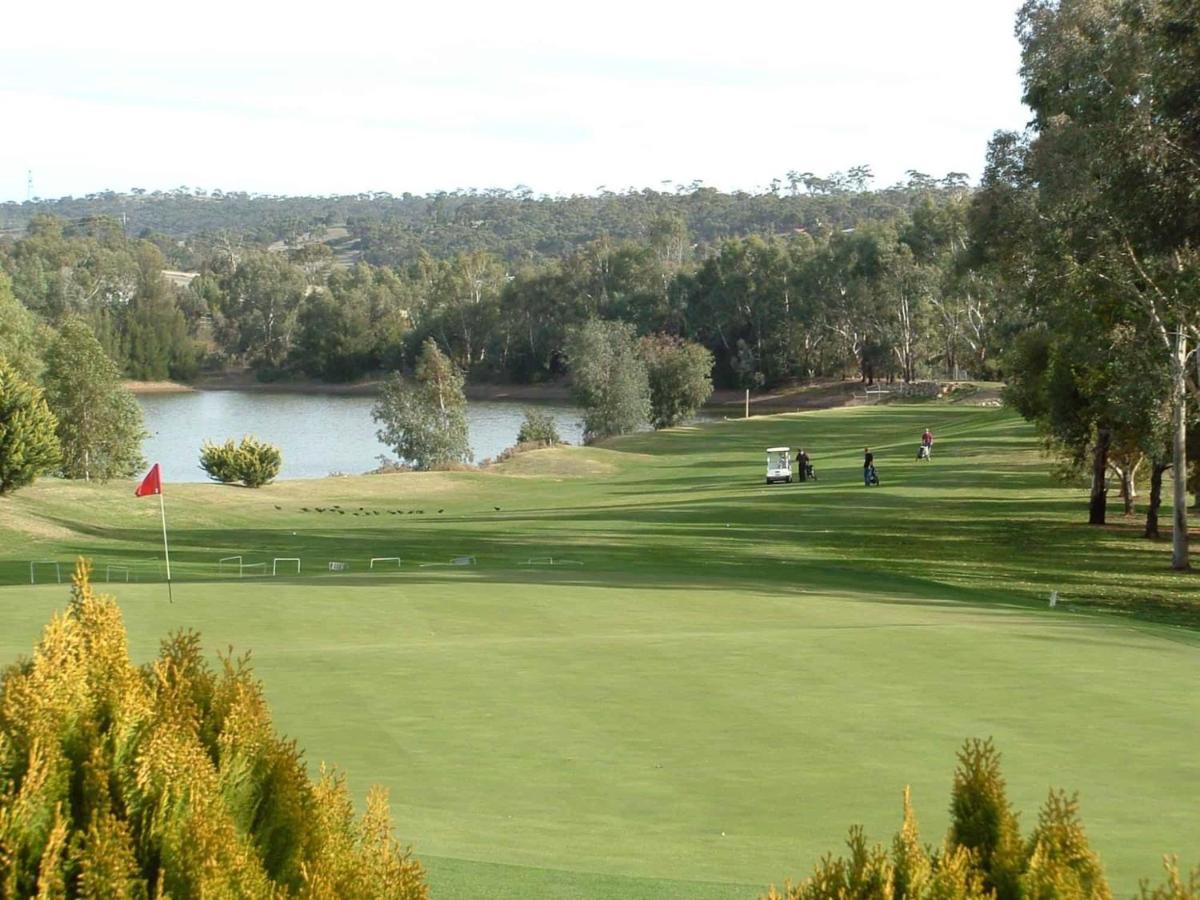 Clare Country Club Hotel Екстериор снимка