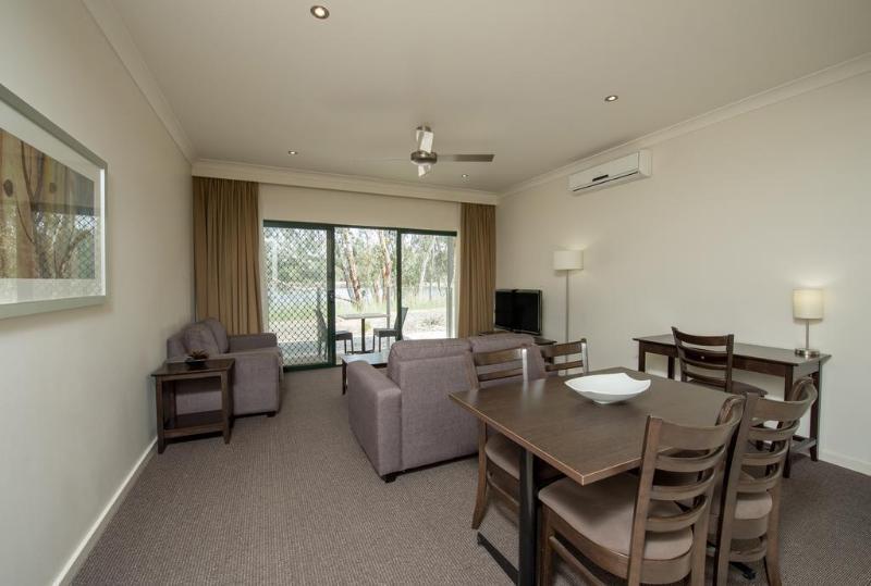 Clare Country Club Hotel Екстериор снимка