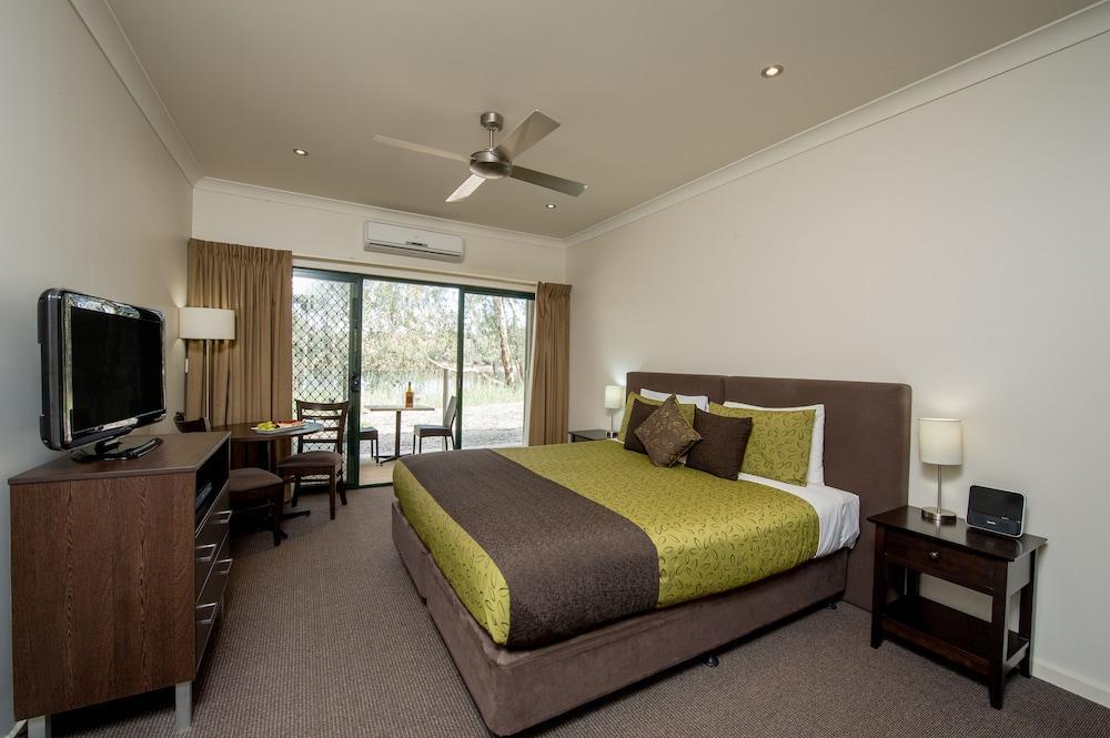 Clare Country Club Hotel Екстериор снимка