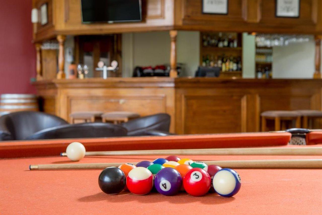 Clare Country Club Hotel Екстериор снимка