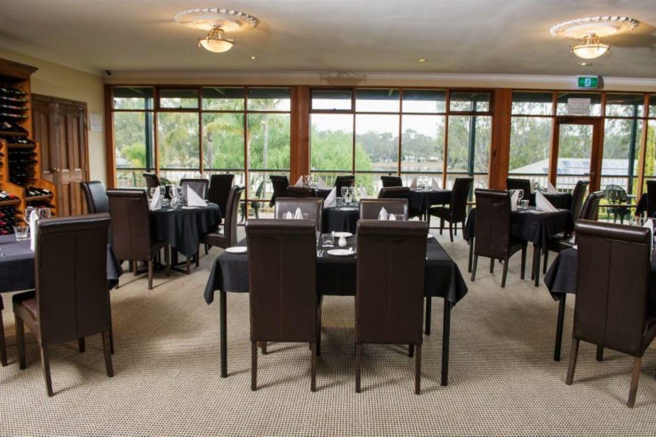 Clare Country Club Hotel Екстериор снимка