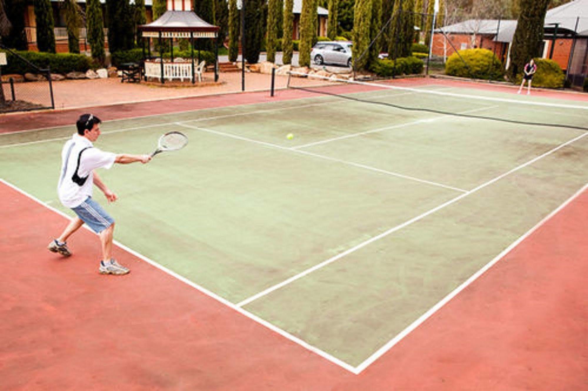 Clare Country Club Hotel Екстериор снимка